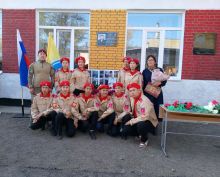 Сегодня в школе №2 г. Турана состоялось открытие мемориальной доски и «Парты Героя» в честь памяти Чаяна Маадыр-ооловича Монгуша
