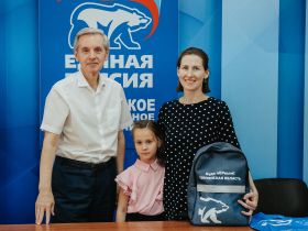 В Тюменской области «Единая Россия» подготовила для первоклассников 1000 рюкзаков с канцелярией