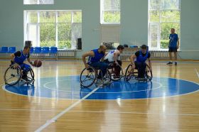 Ольга Швецова посетила тренировку баскетболистов на колясках