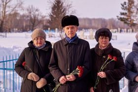 В Емуртле почтили память детей из блокадного Ленинграда