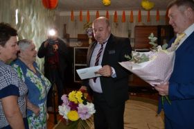 Единороссы Березовского района поздравили с юбилеем труженицу тыла