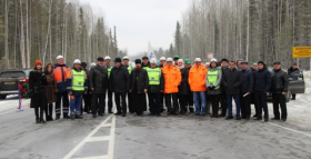 В Кондинском районе сегодня состоялось торжественное открытие подъездной автомобильной дороги к деревне Сотник.