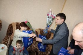 Поздравление с 8 марта женщин, проживающих в социальной гостиной города Курска