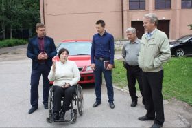 Мониторинг парковочных мест для людей с инвалидностью прошёл в городе Порхове.