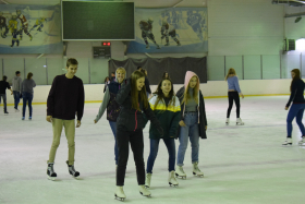 Первые в новом учебном году массовые катания на коньках 