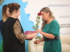 Лучшие воспитатели Псковской области получили награды