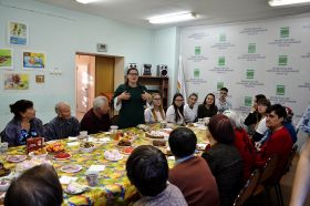 Творческий вечер за кружкой чая! Единоросы поздравили  жителей социального дома для одиноких и пожилых граждан № 2