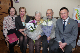 Николай Николаев поздравил супругов Хрисановых из Чебоксар с 65-летием семейной жизни