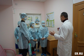 Магаданские партийцы провели урок «Моя будущая профессия - врач»