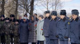 Память бойца 6-ой роты почтили в Пскове сторонники «Единой России»
