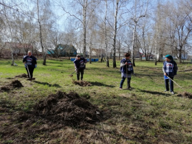 «Чистая страна»: партийцы провели субботники в Саратове и районах области