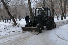 Партийцы проверяют качество уборки снега во дворах