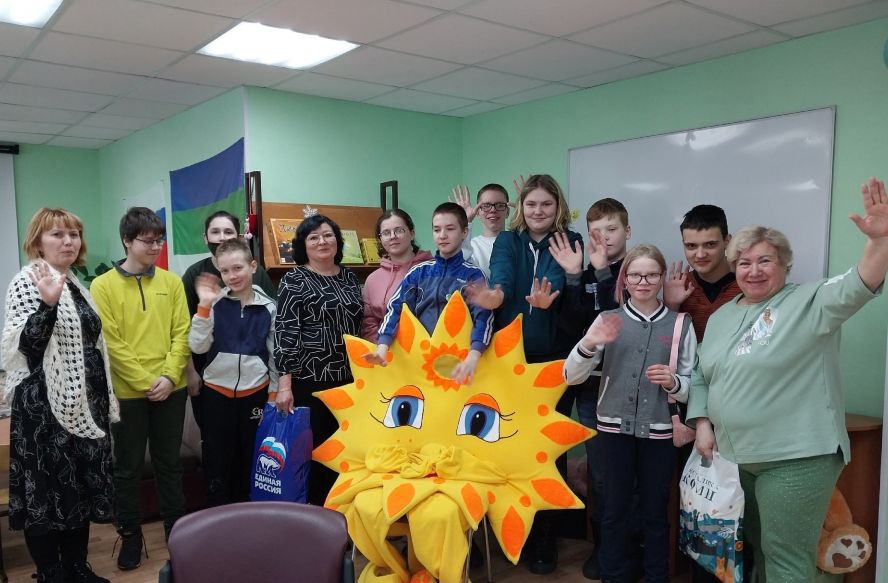 Координатор проекта "Крепкая семья" в Республике Коми посетила подростковый клуб на каникулах