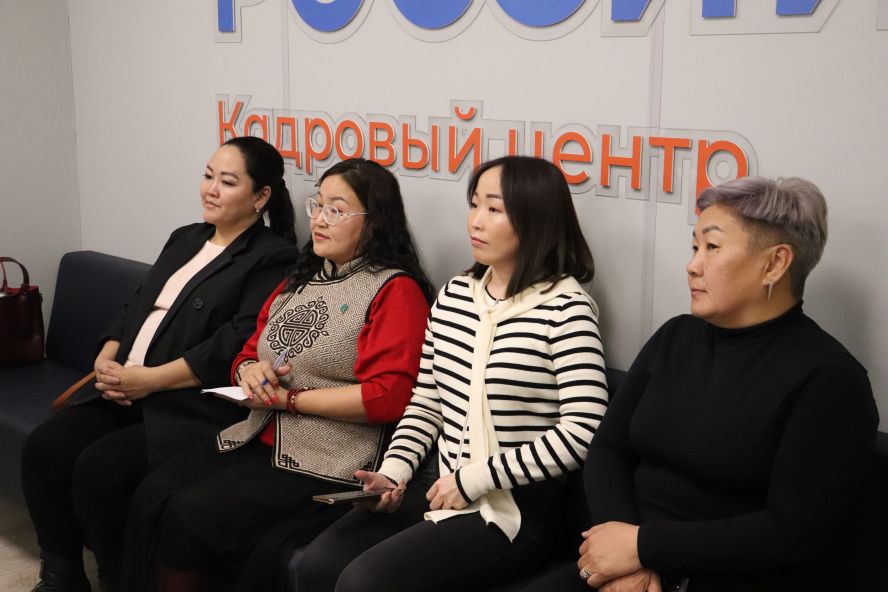 При поддержке партии "Единая Россия" открылся женский клуб, в рамках реализации проекта "Моя карьера с Единой Россией"
