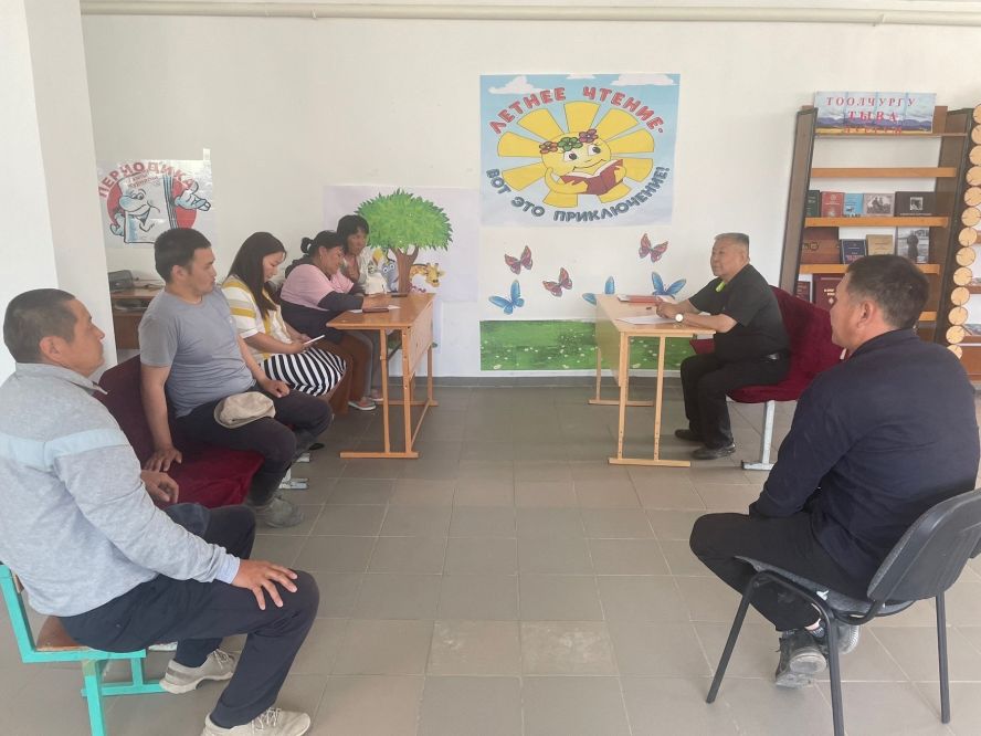 Министр культуры Виктор Чигжит посетил объекты капитального ремонта Народной программы в Барун-Хемчикском и Сут-Хольском кожуунах.