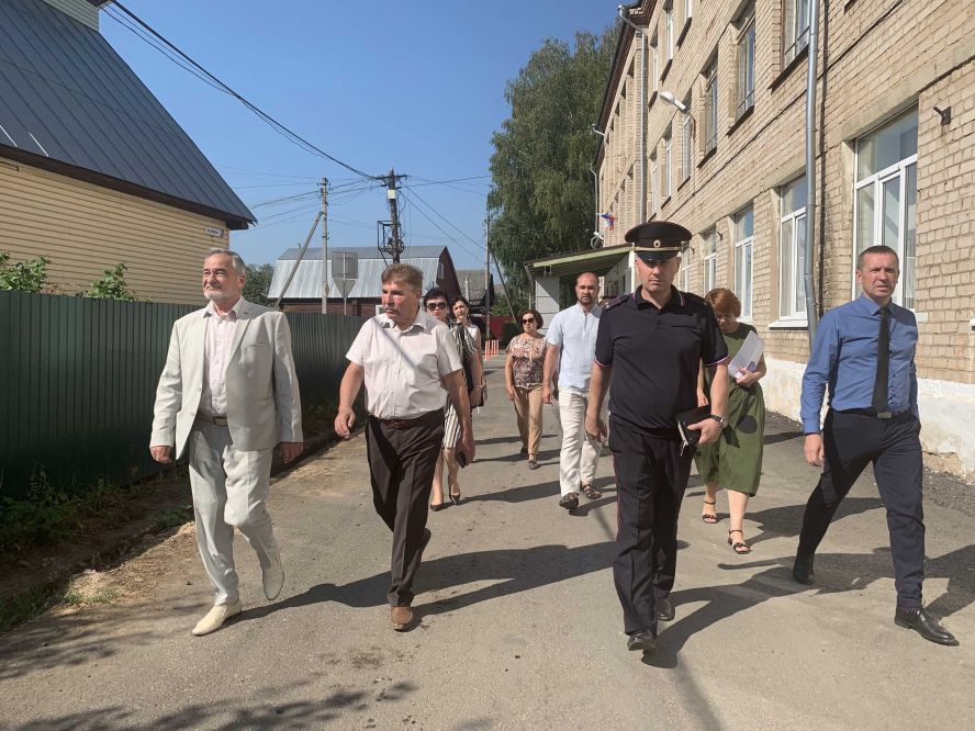 В Костроме проинспектировали на предмет безопасности подъезды к школам и детским садам Заволжья